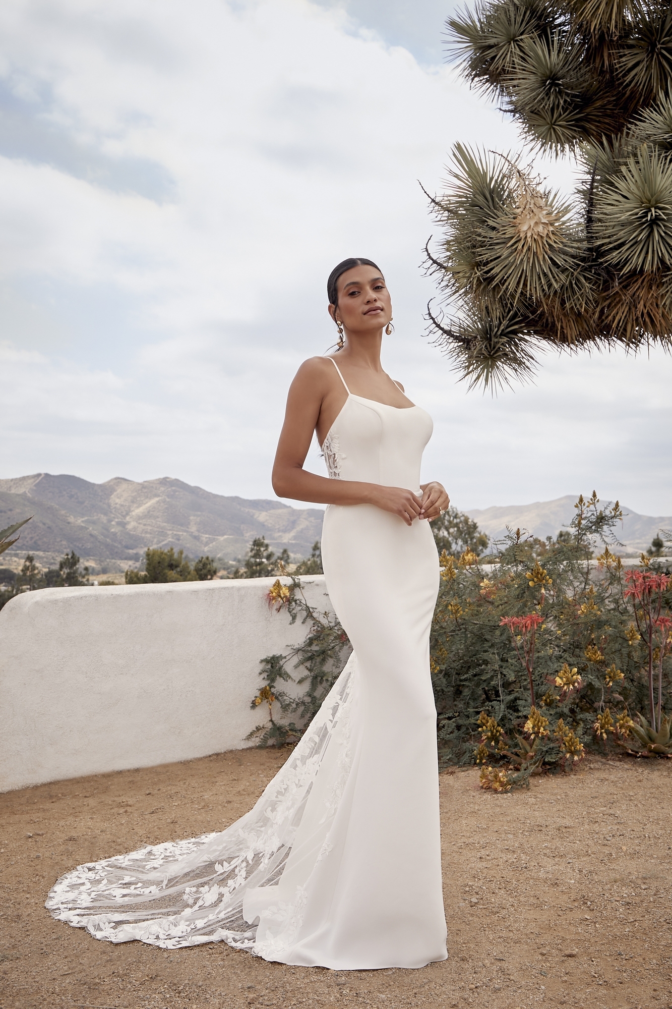 Flattering Fit And Flare Scoop Neckline Floral Lace With Sequins Wedding Dress