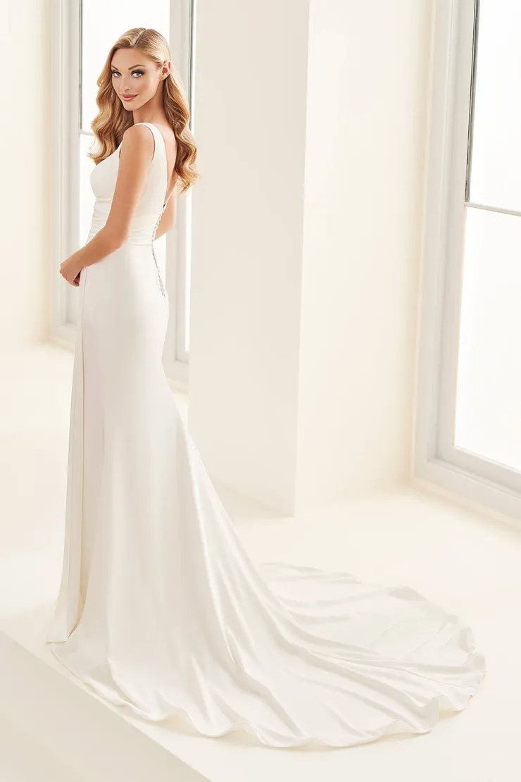 Chic A-Line Plunging Sweetheart Crepe Wedding Dress #E502