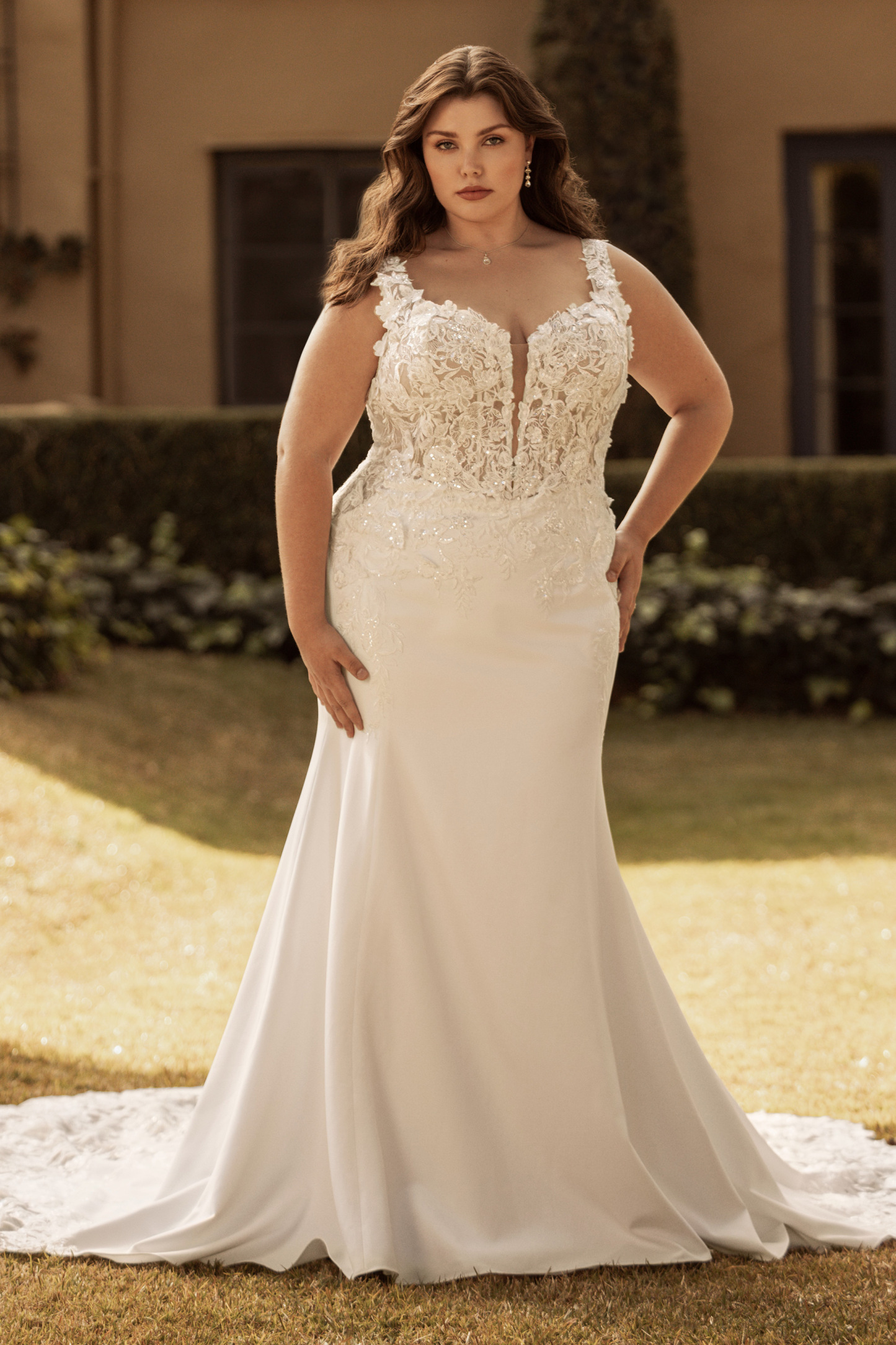 Dramatic Wedding Gown With Skirt Split DAISY | STYLE Y3150