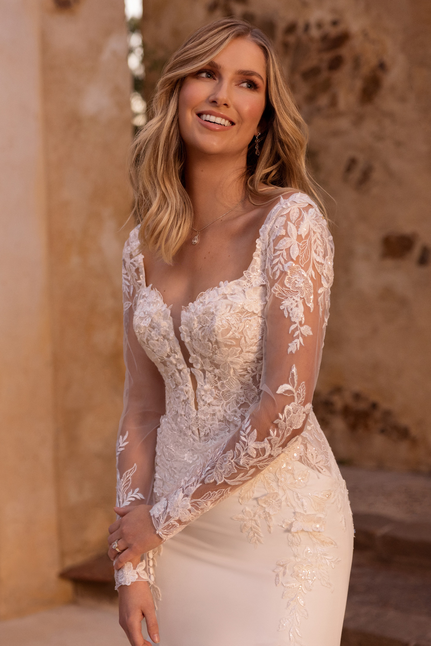 Dramatic Wedding Gown With Skirt Split DAISY | STYLE Y3150