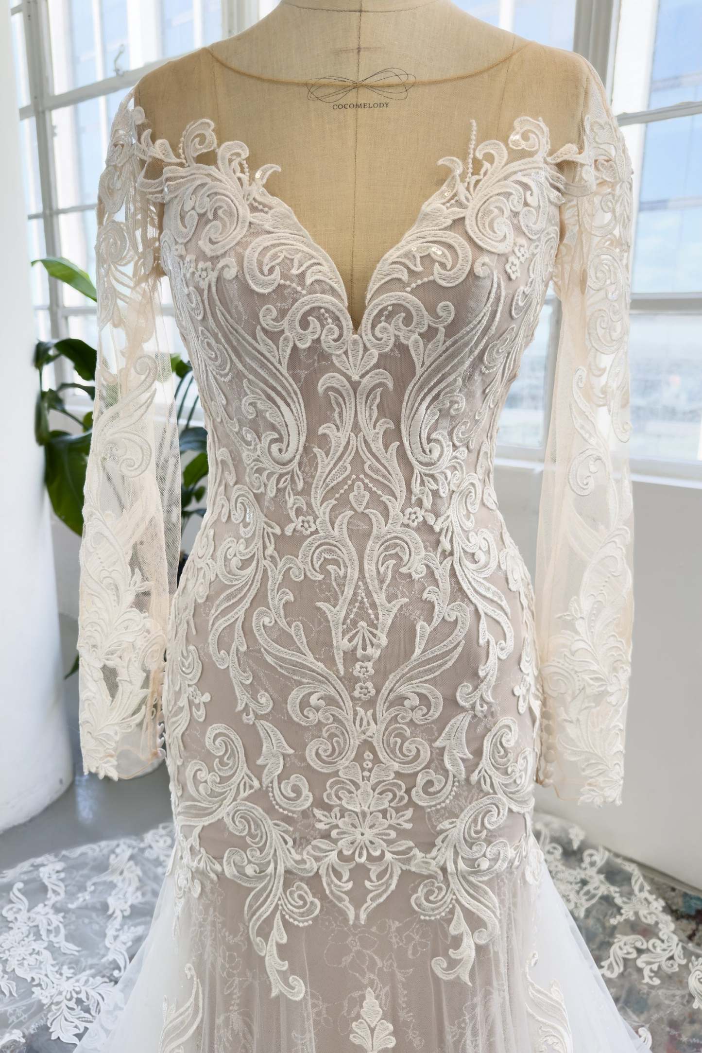 Trumpet-Mermaid Chapel Train Lace Tulle Wedding Dress