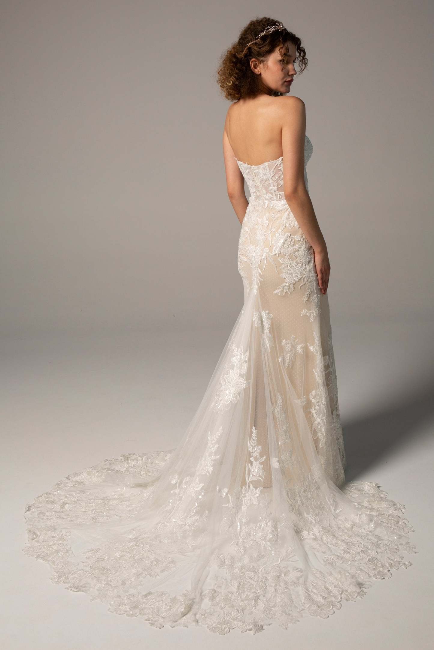 Trumpet Court Train Tulle Knitted Wedding Dress