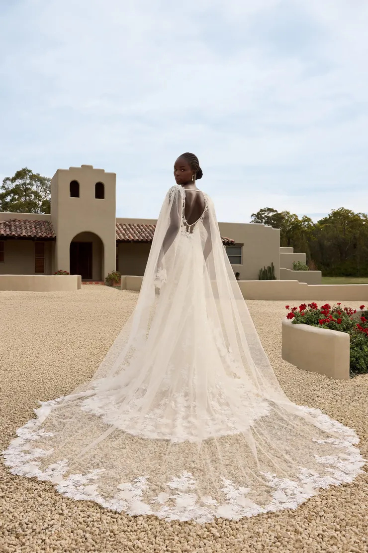 Luxurious Wedding Dress With Detachable Cape # ST630
