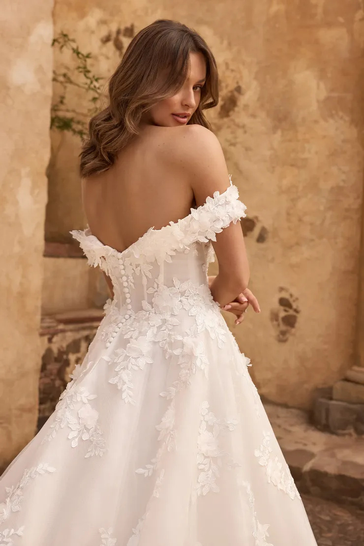 Timeless Voluminous Ball Gown Wedding Dress With 3D Lace # ST631