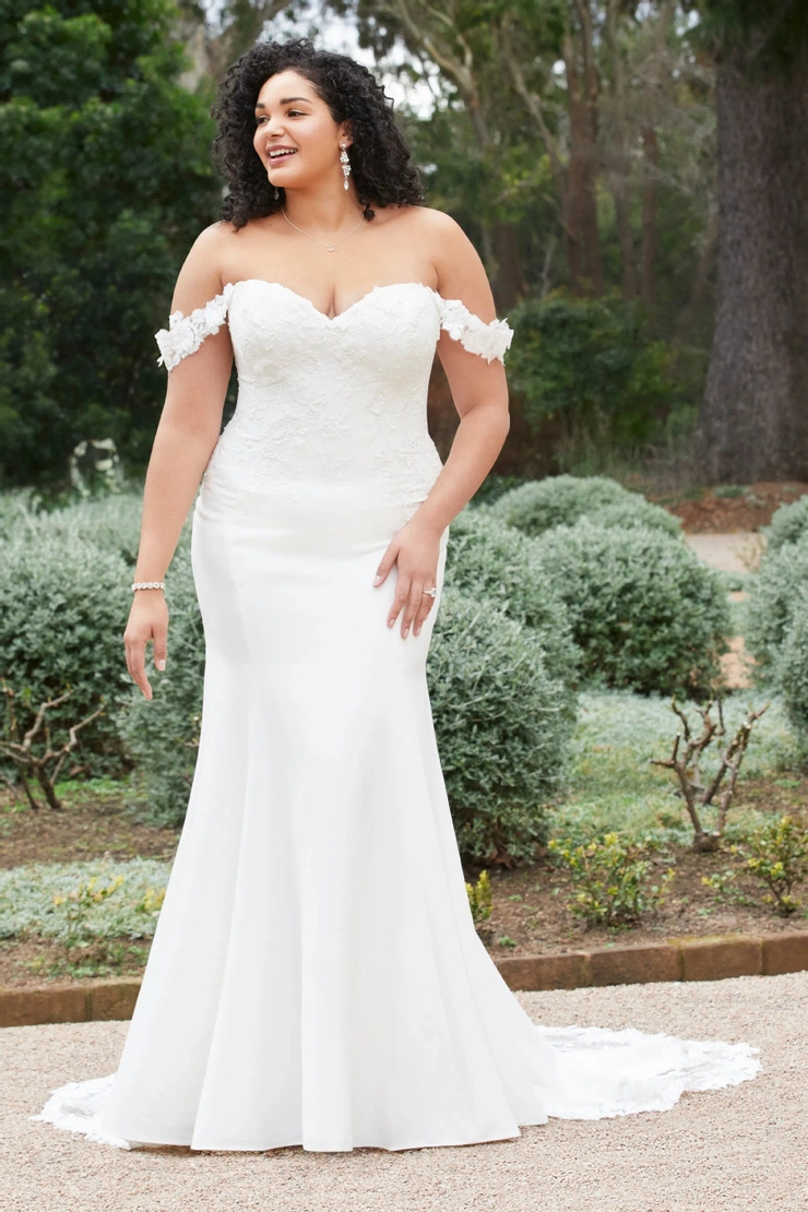 Modern Crepe Wedding Dress With Laser Cut Train # Y3113