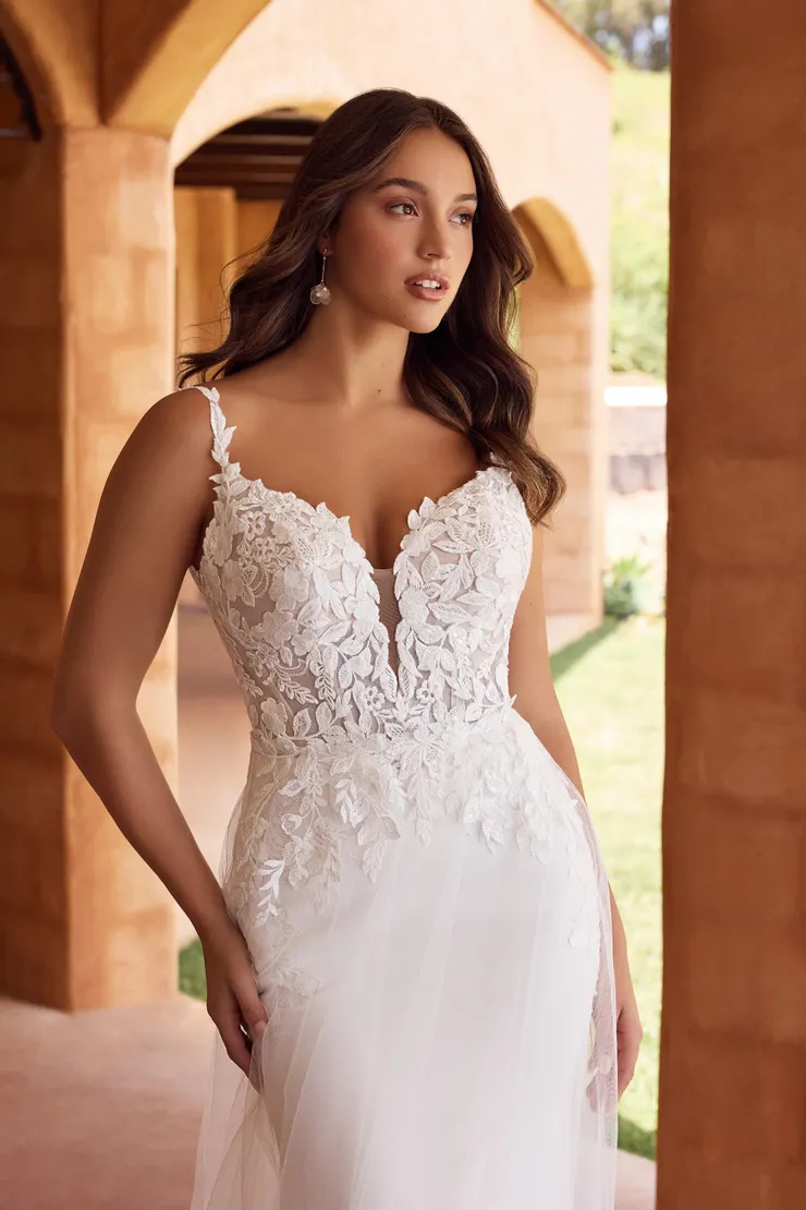 Modern Bridal Gown With Dreamy Detachable Tulle Overskirt # Y3121