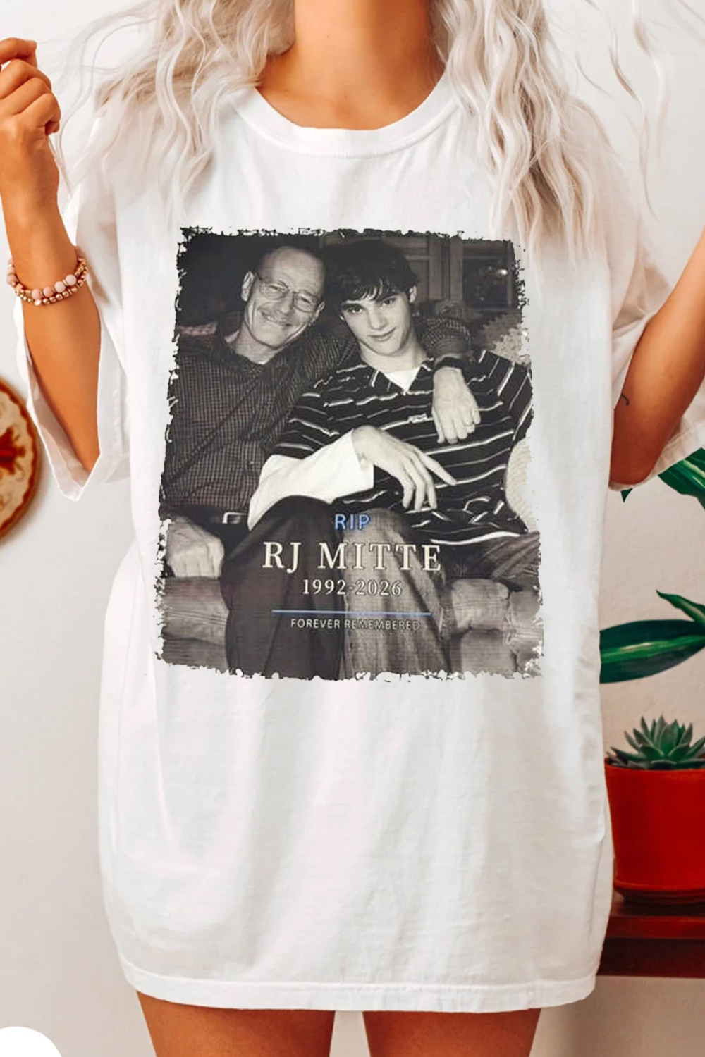 RJ Mitte RIP Memorial Graphic Tee