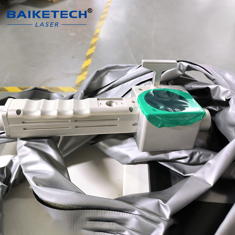 TH-FLC100XT【FOB】100W Handheld Mopa Pulse Fiber Laser Cleaning Machine For Metal Wood surface cleaning Rust Painting Removal Paint Removal