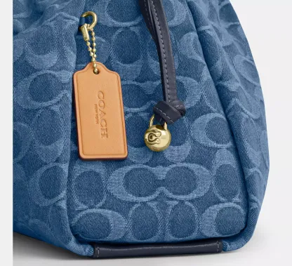 Faye Large Shoulder Bag In Signature Denim