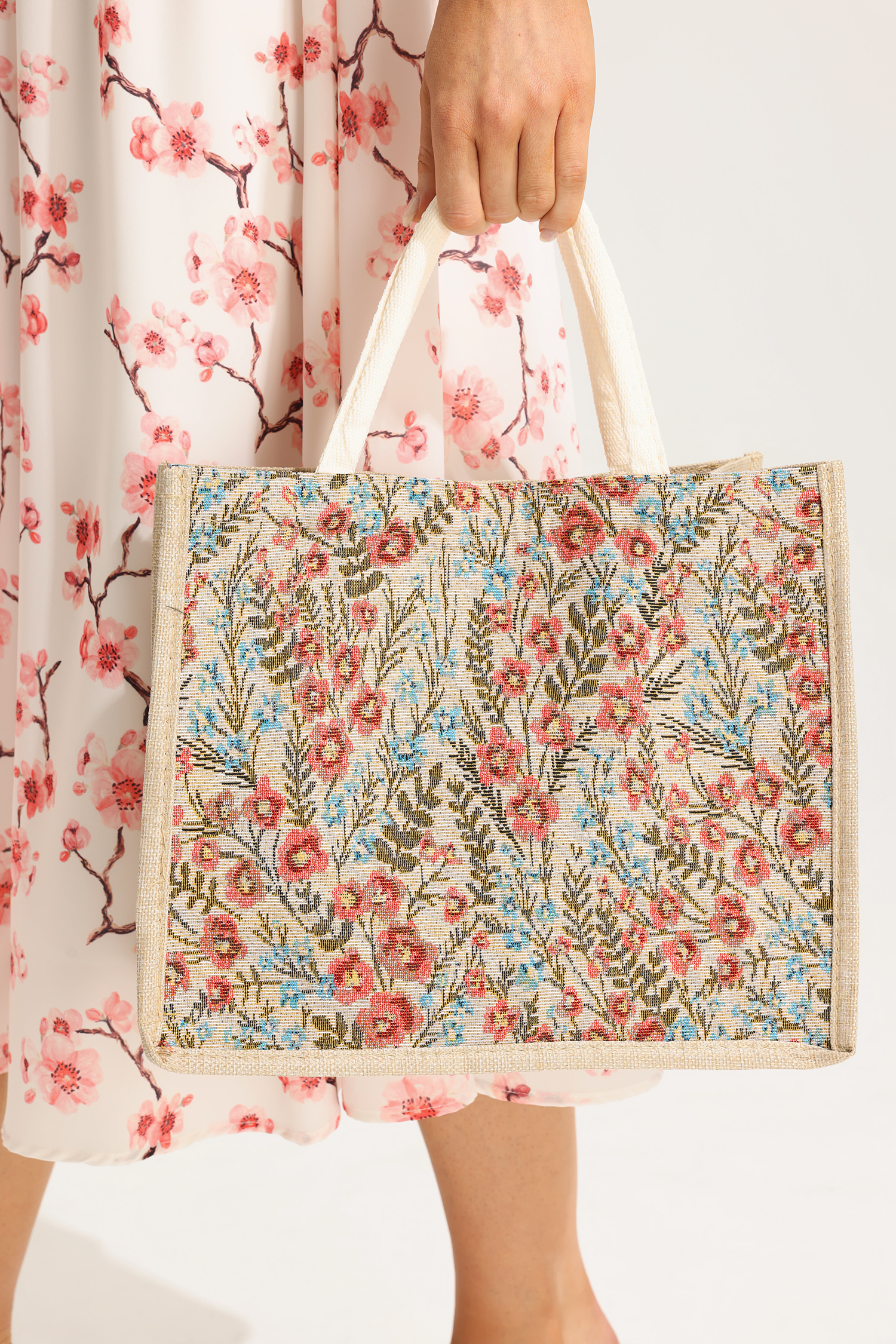 Floral Embroideried Burlap Handbag