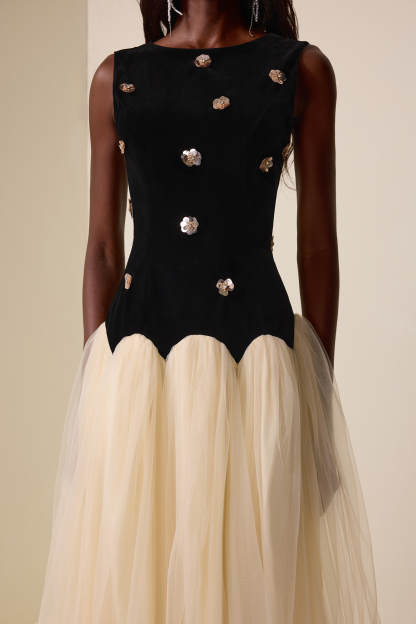 Metal Flower Boat Neck Sleeveless Midi Dress