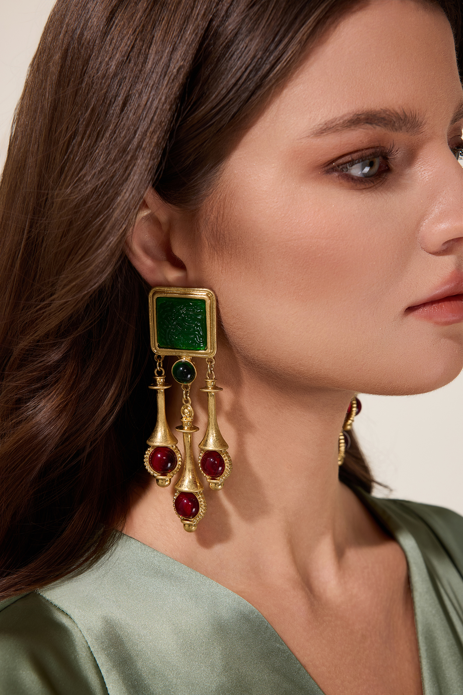 Vintage Imitation Gemstone Tassel Metal Ear Clip