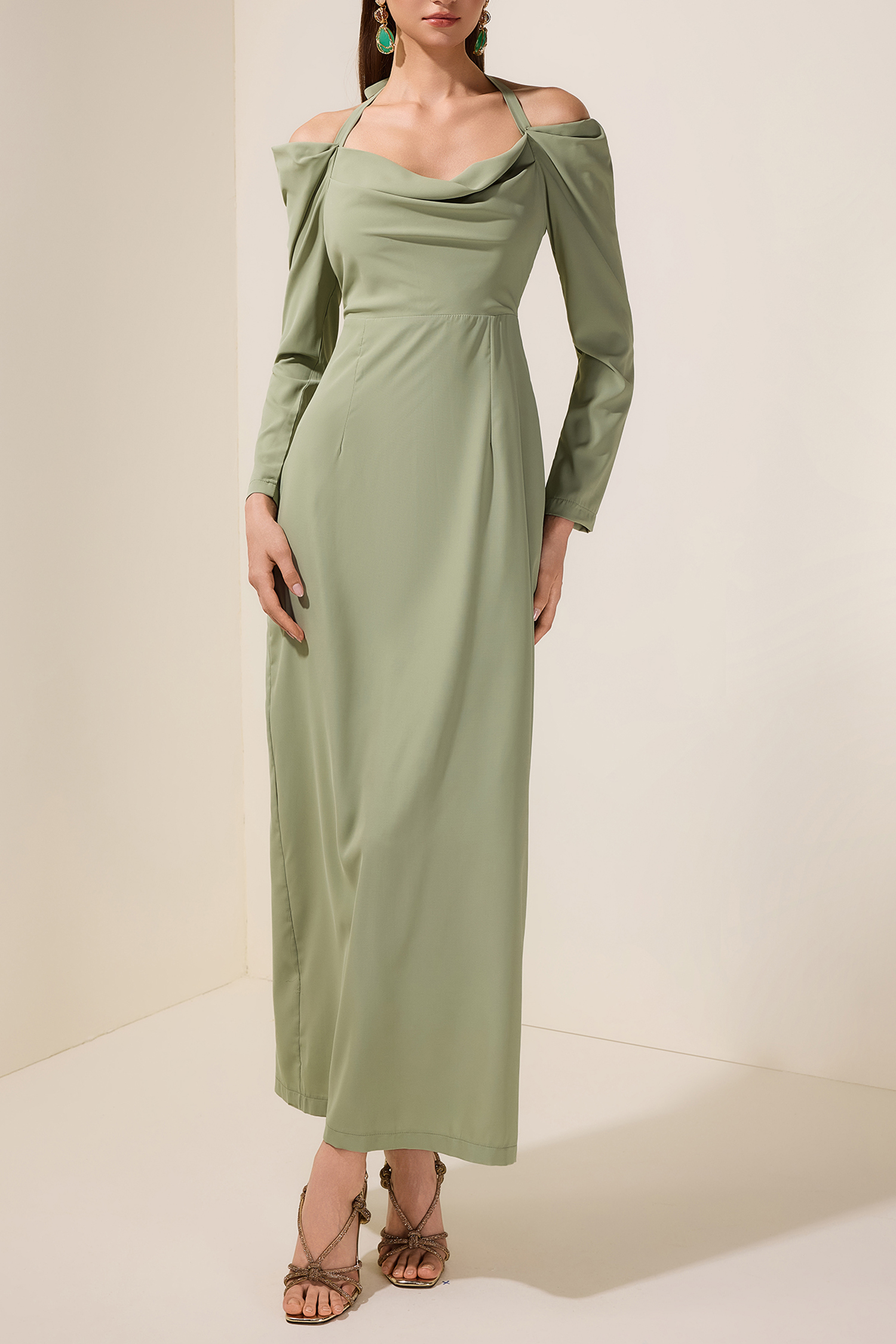 Solid Halter Neck Long Sleeve Maxi Dress
