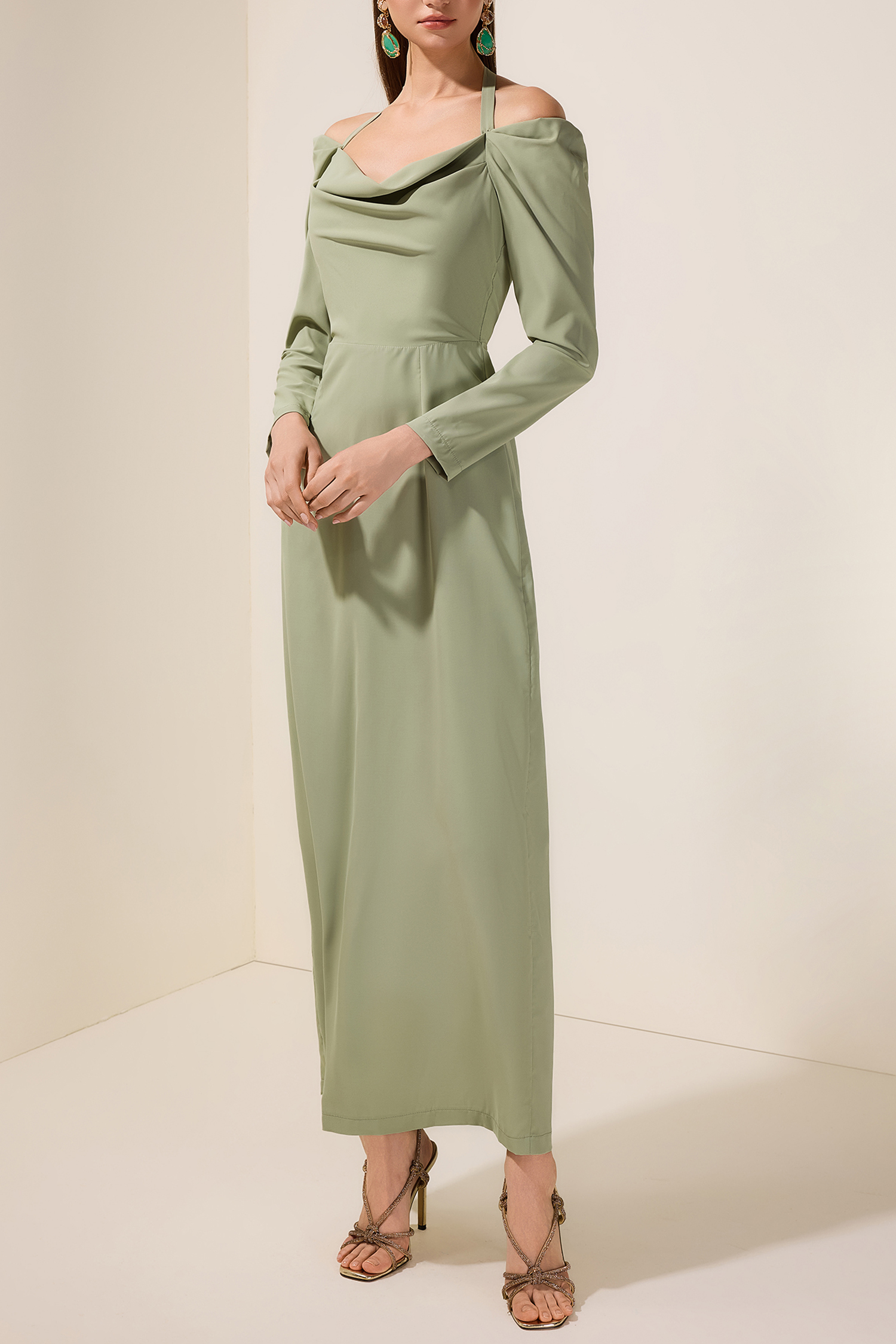 Solid Halter Neck Long Sleeve Maxi Dress