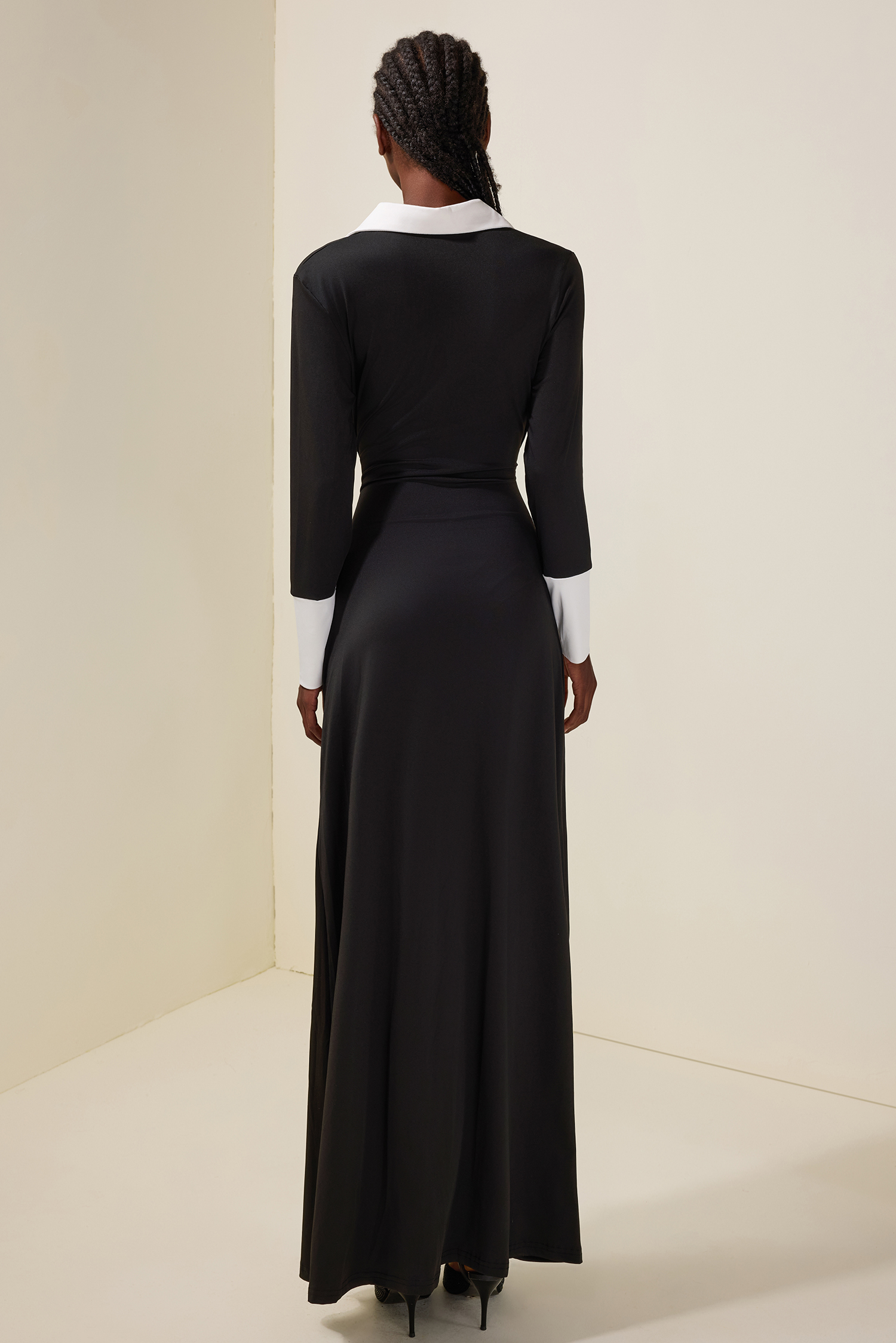 Contrast Color Flapped Lace-Up Maxi Dress