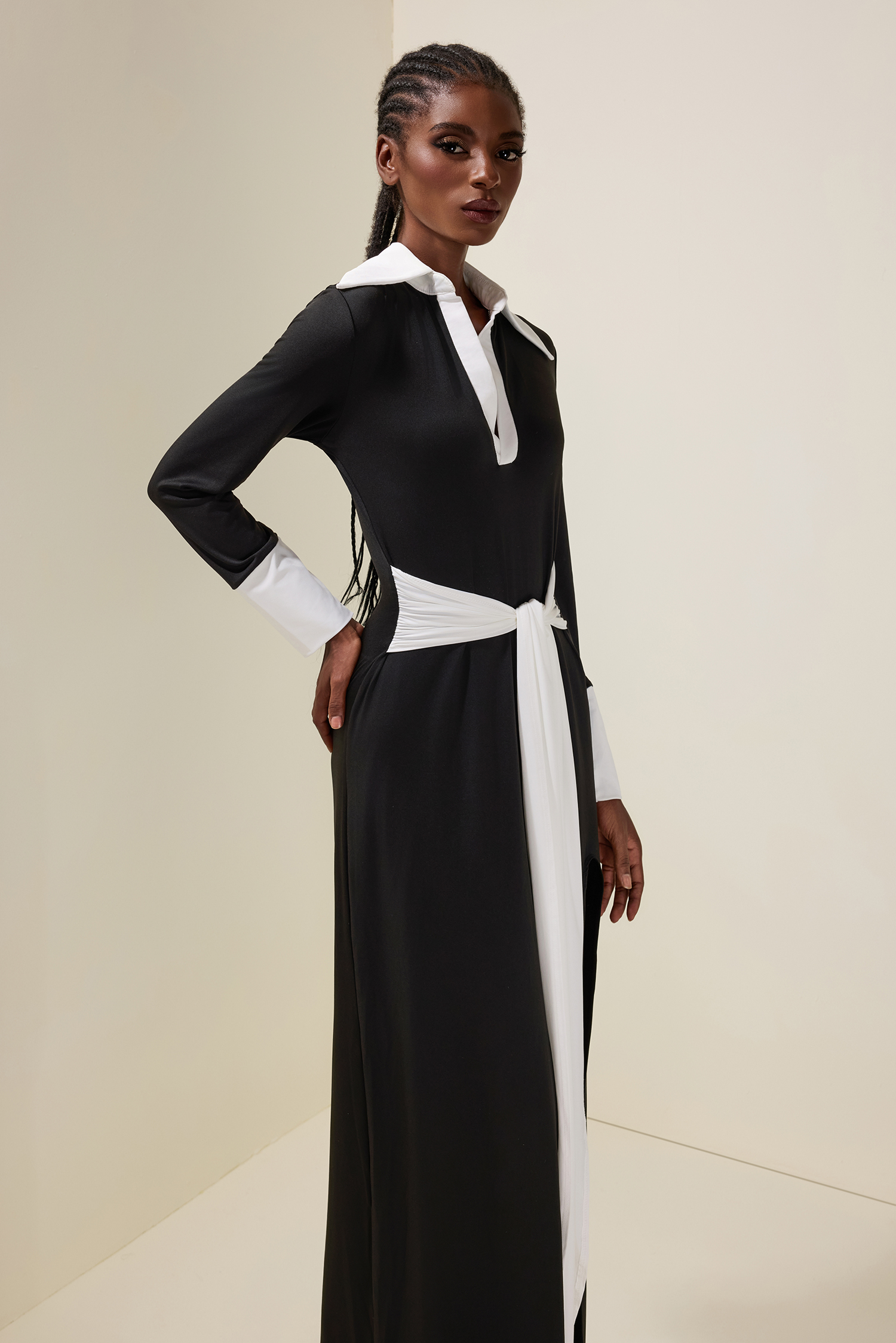 Contrast Color Flapped Lace-Up Maxi Dress