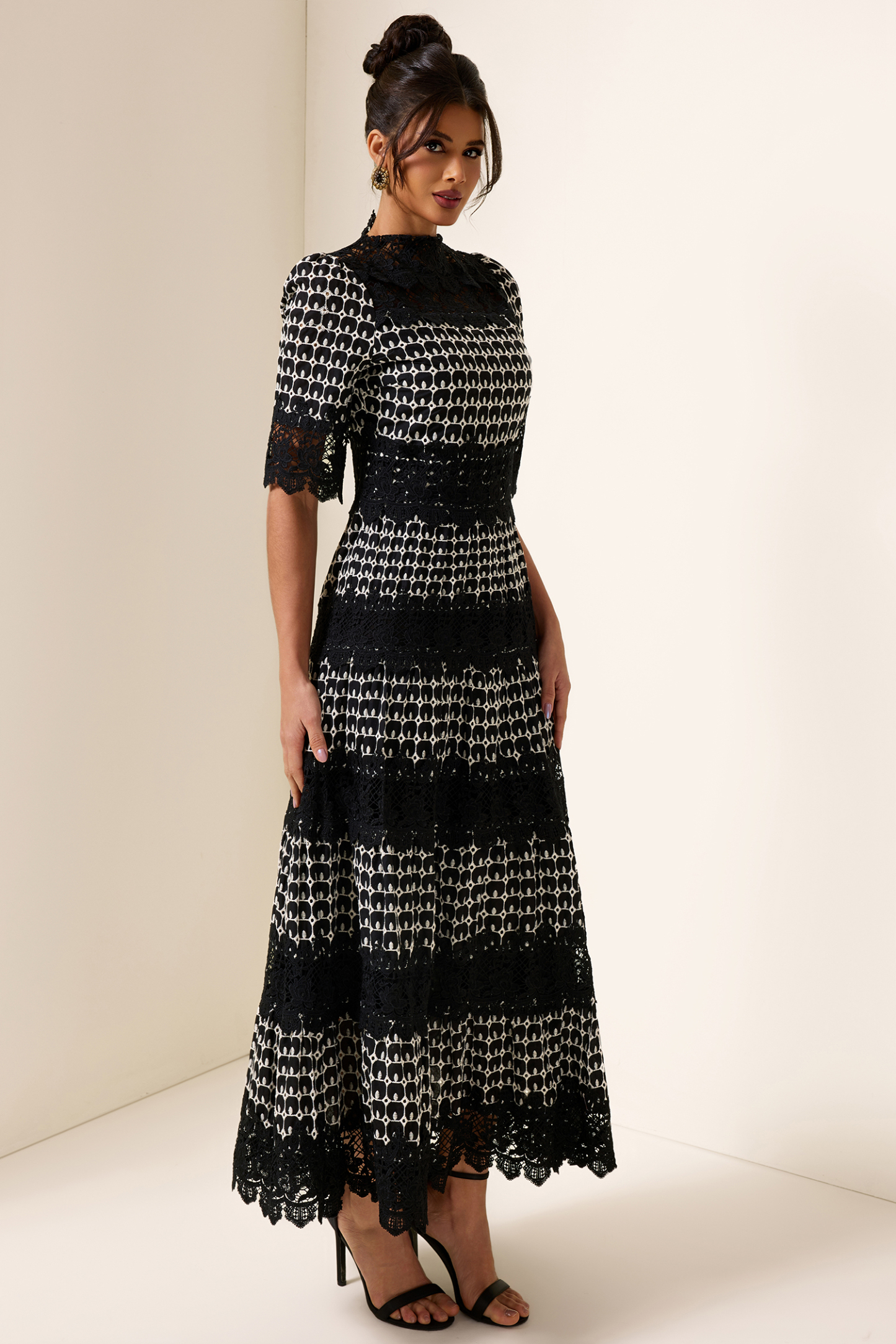Lace Embroidery Short Sleeve Midi Dress