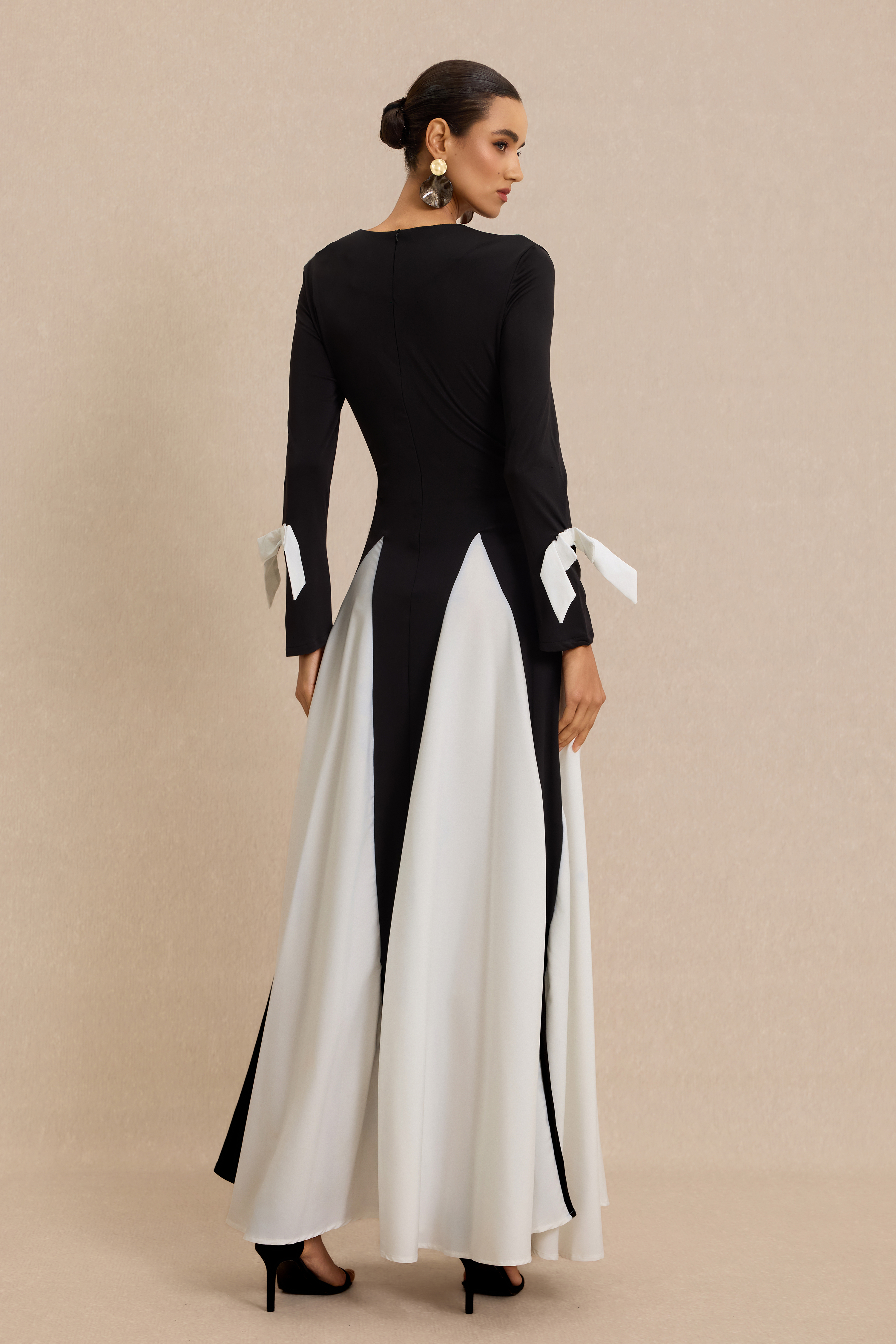 Contrast Color Bell Sleeve Round Neck Maxi Dress