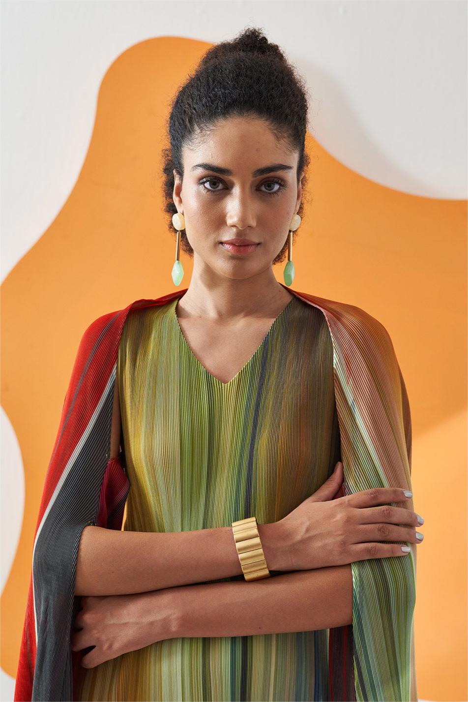 Gradient Color Pleated Sleeveless Dress ＆ Long Sleeve Cape Set