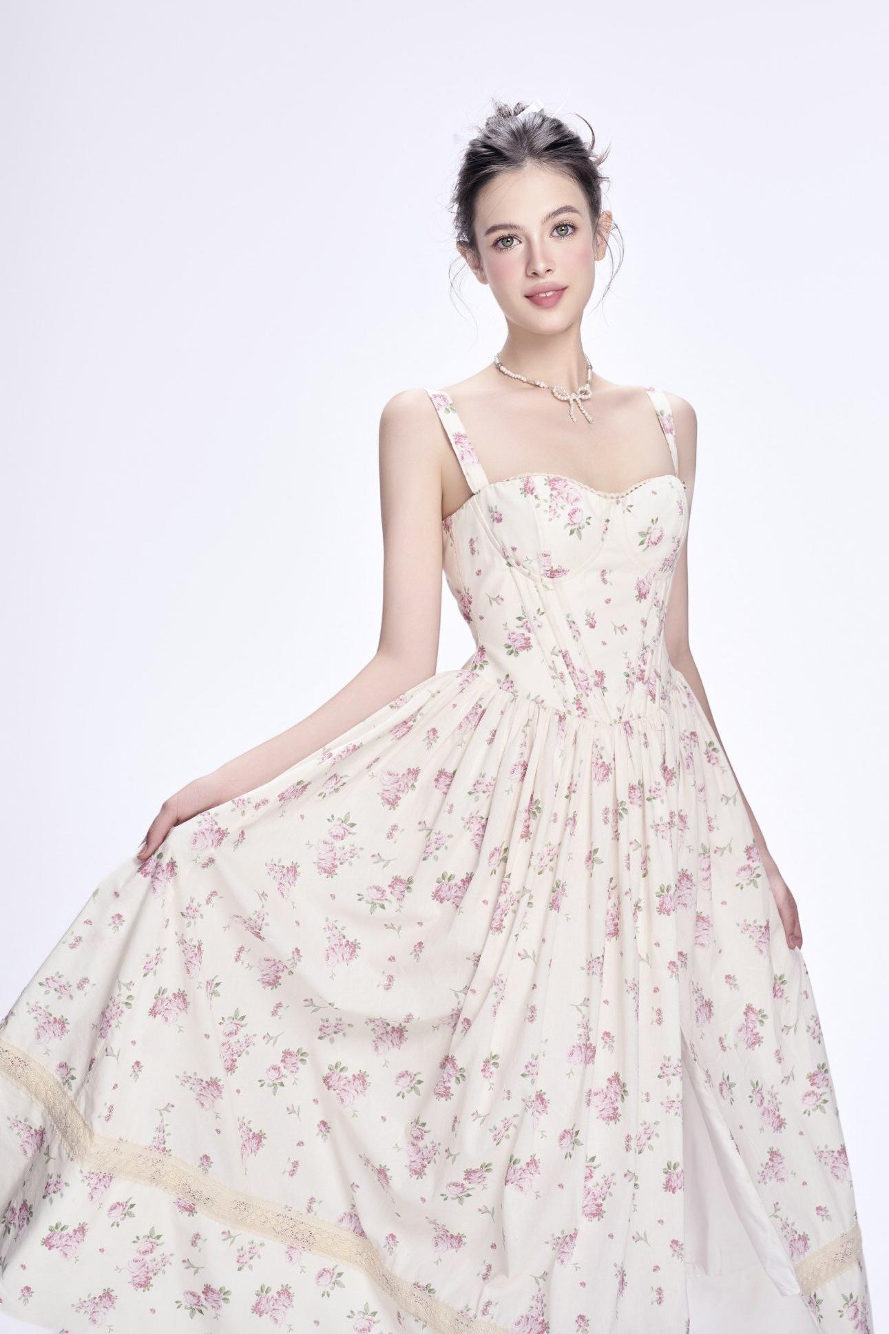 Floral Lace Sweetheart Neck Midi Dress
