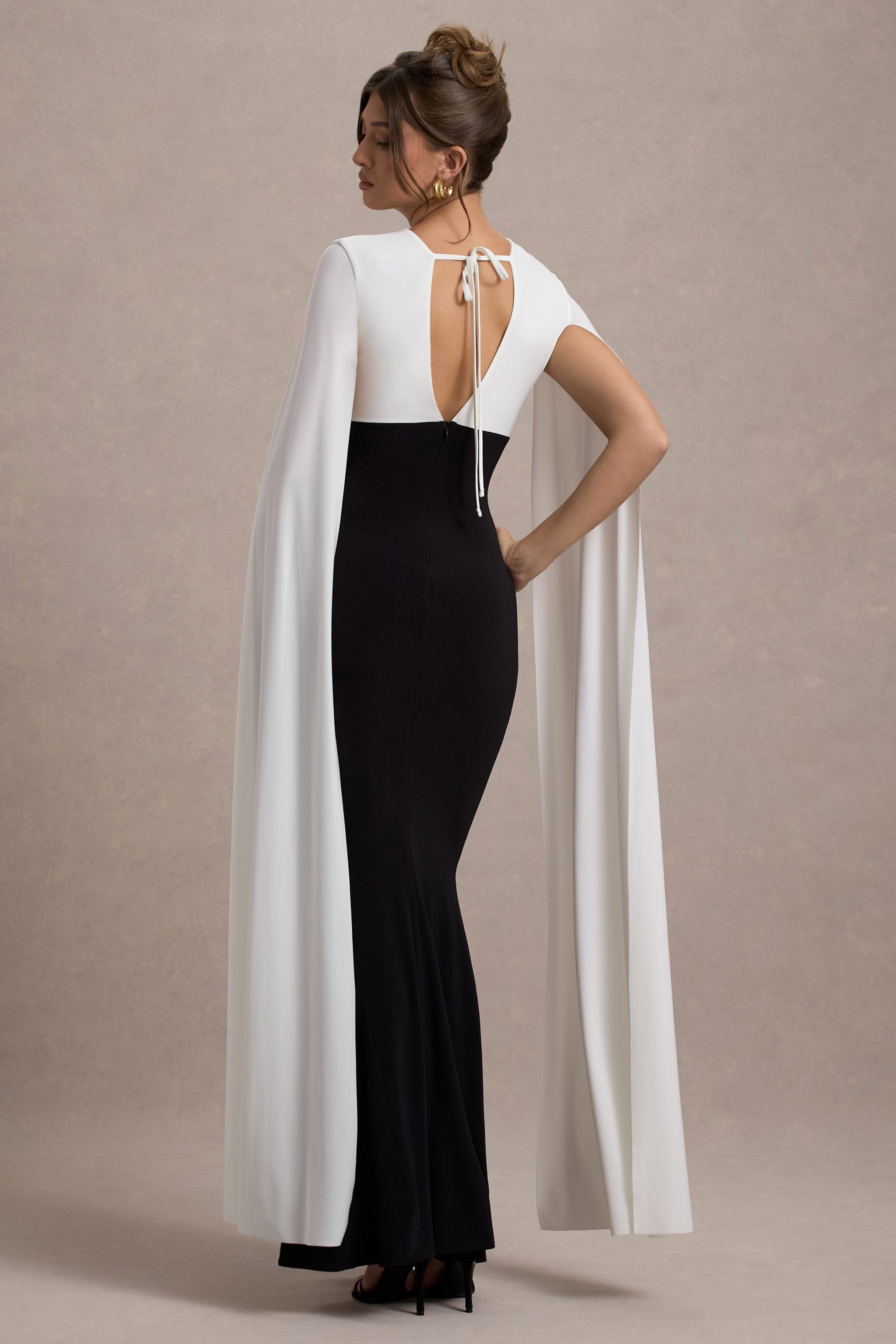 Contrast Color V-Neck Cape Sleeve Maxi Dress