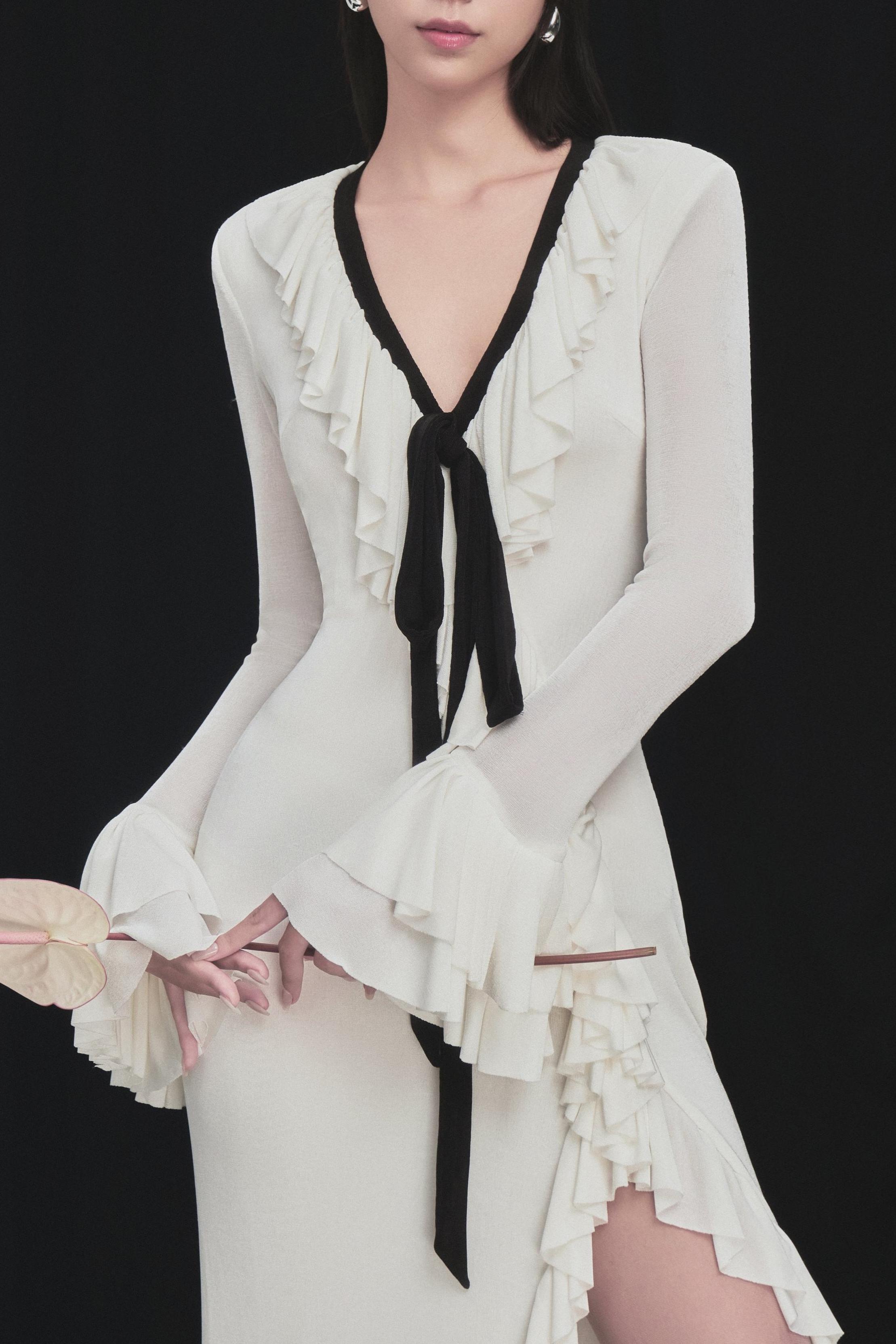 Ruffle Contrast Color Lace-Up Maxi Dress