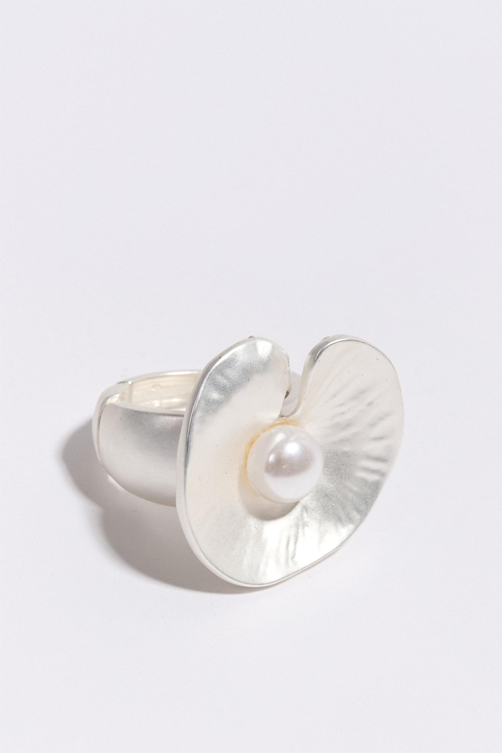 Faux Pearl Flower Shape Metal Ring