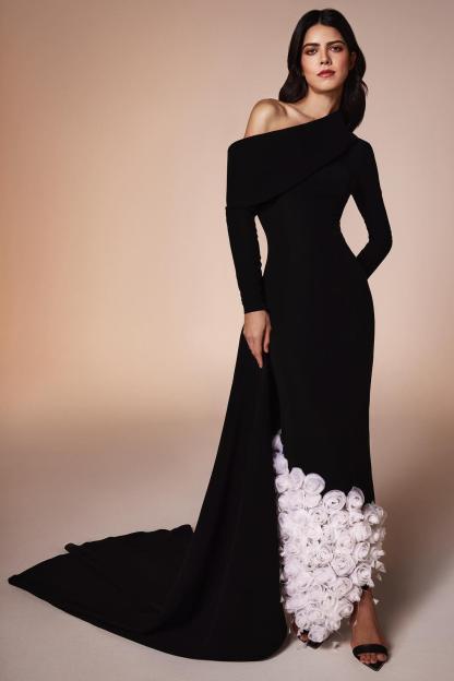 Contrast Color 3D Flower Skew Collar Maxi Dress