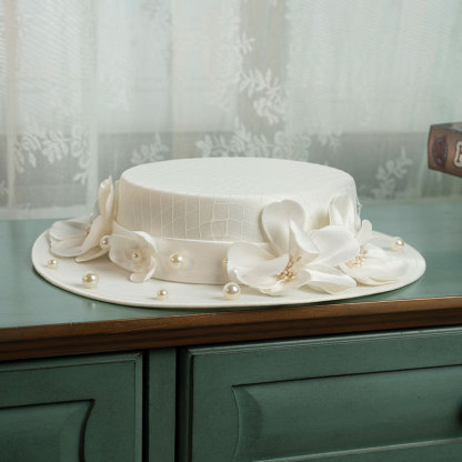 Elegant Vintage French Bow Tie White Top Hat