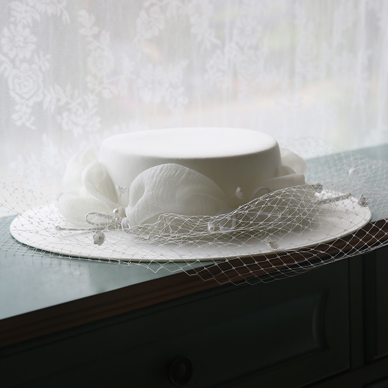 Elegant Retro White Satin Mesh Flowers Top Hat