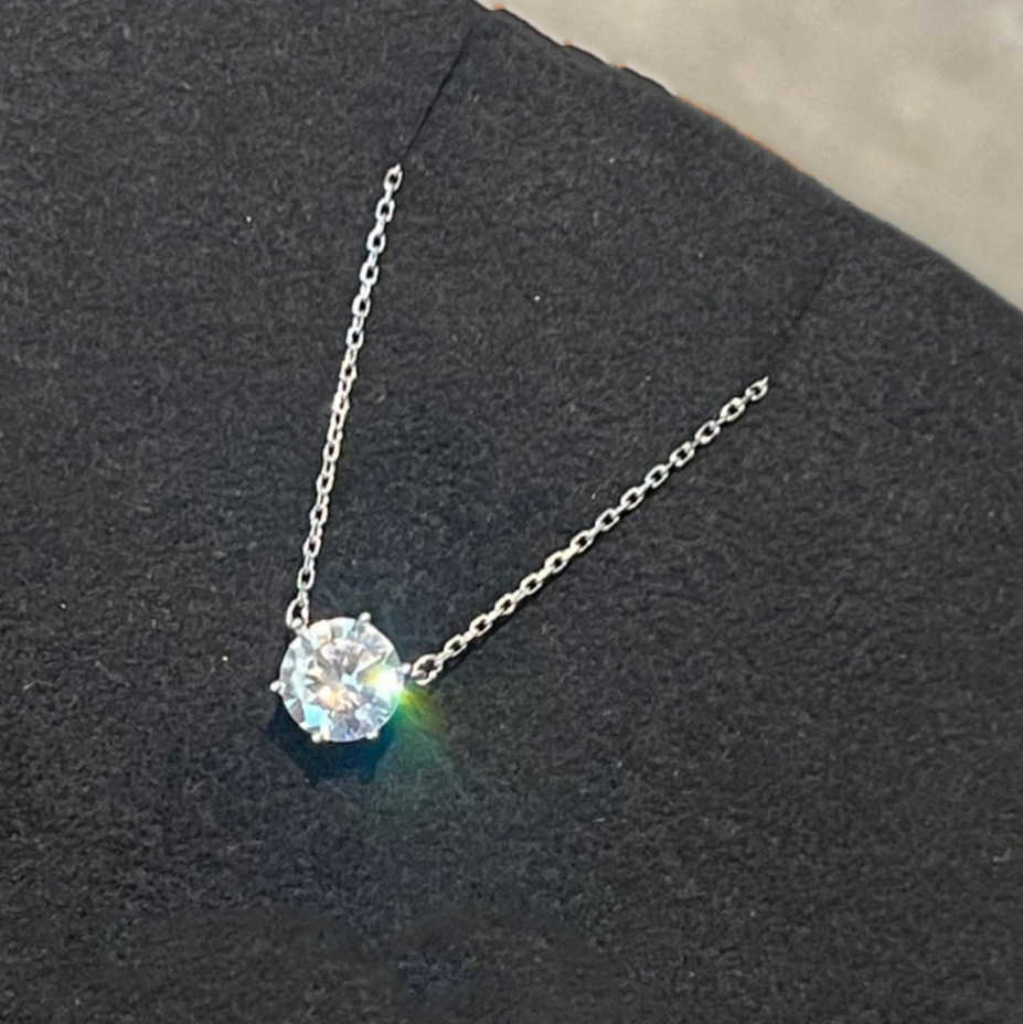 Shine Bright: The Solitaire Necklace That Captivates