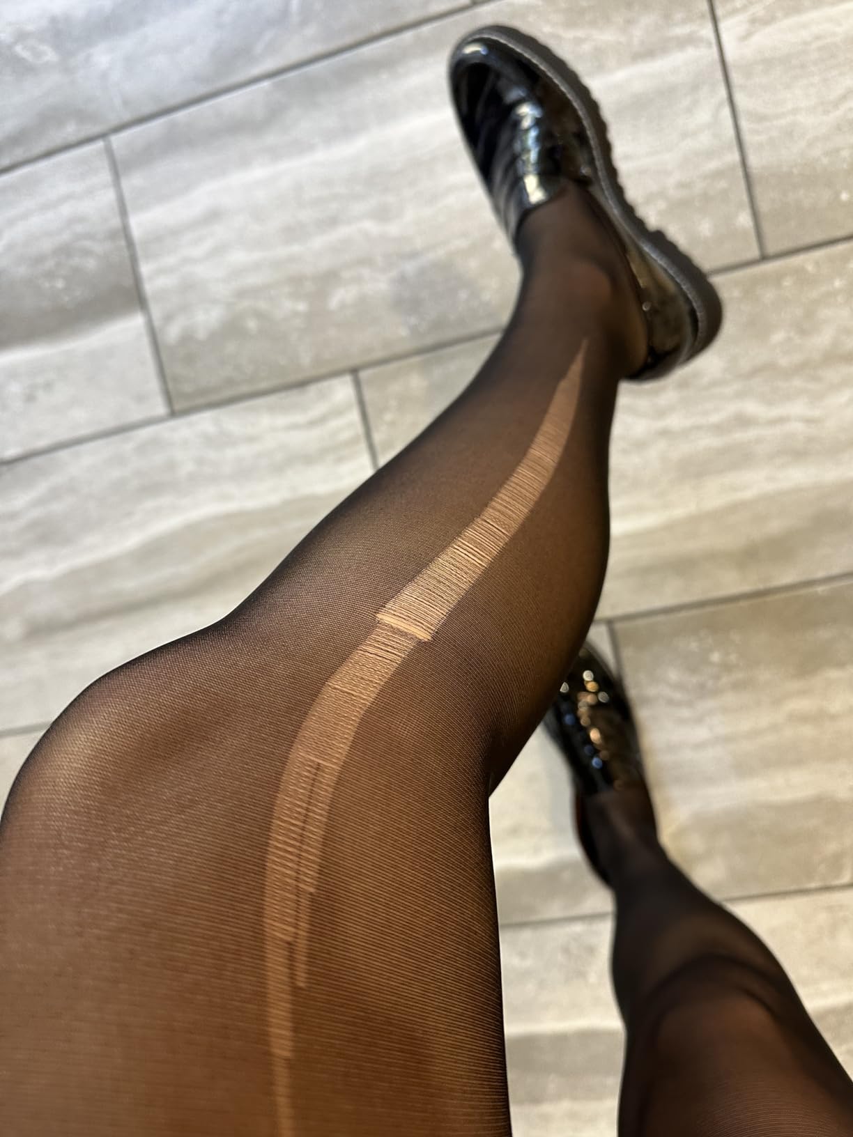 What are the distinguishing features between tights and pantyhose?-LADYFAN