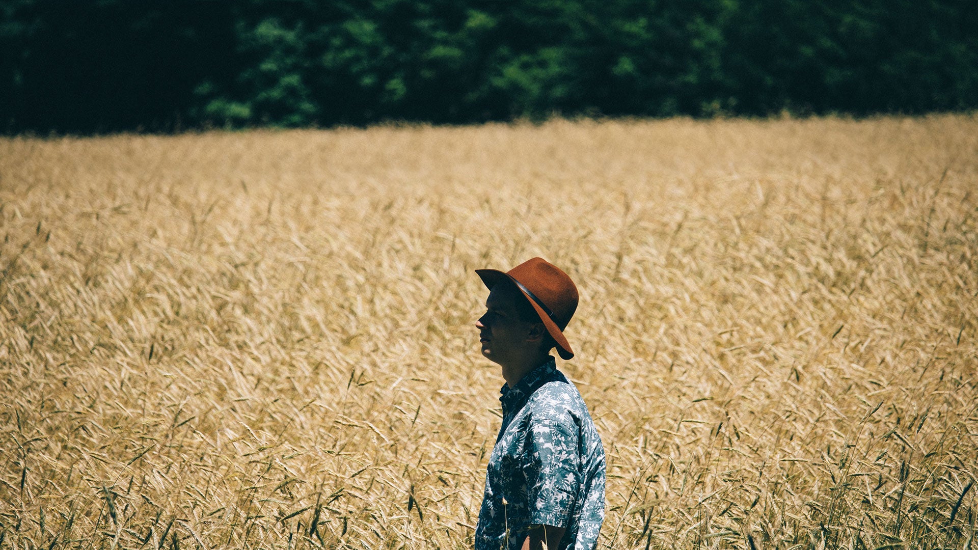 How to make a fashion statement with a fedora hat