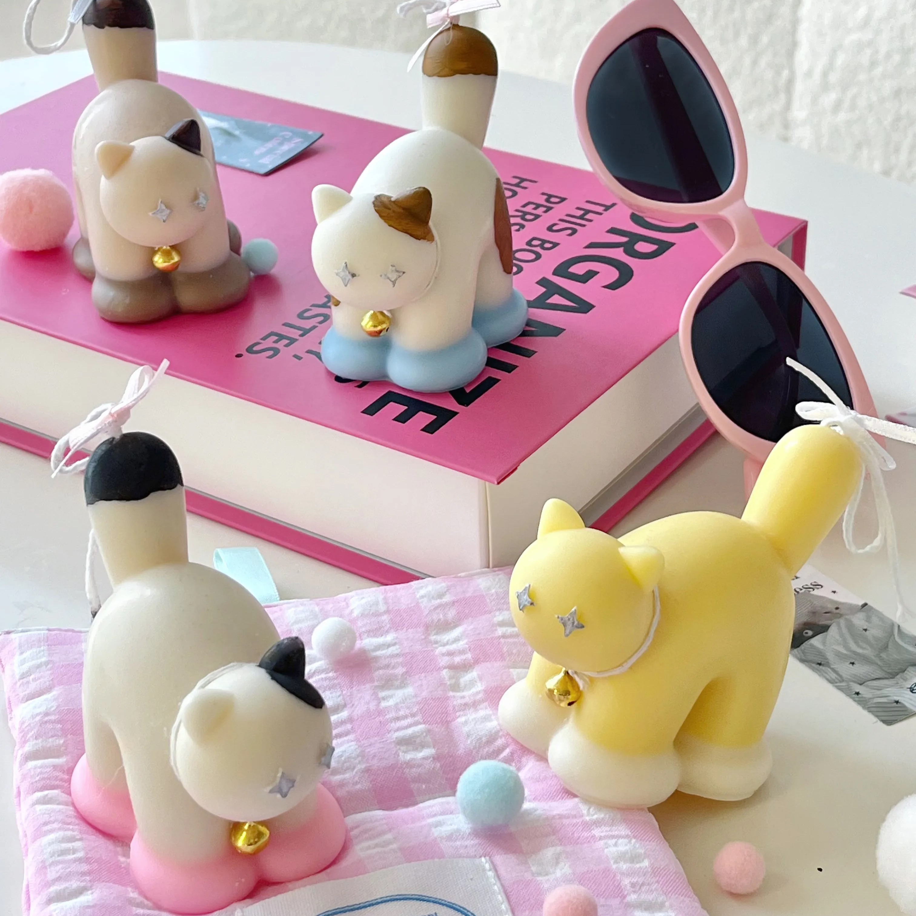 Adorable Starry-Eyed Kitten Candles in Five Colors-Cozyolo Home Decor & Candle