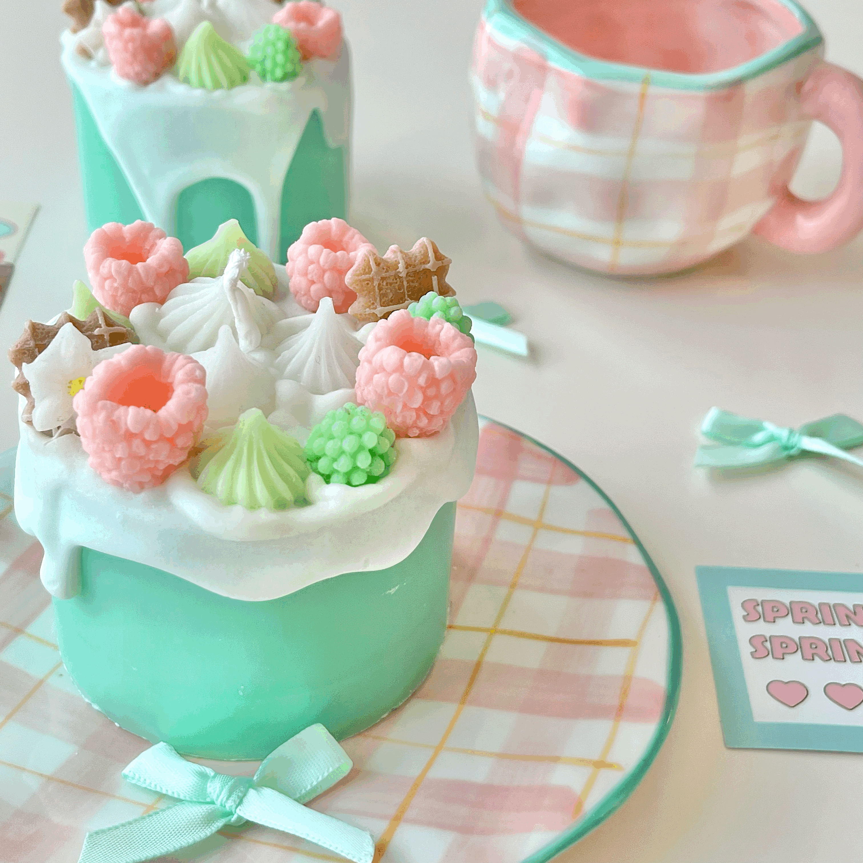 Green Cream Biscuit Cake Candle with Berry & Daisies-Cozyolo Home Decor & Candle