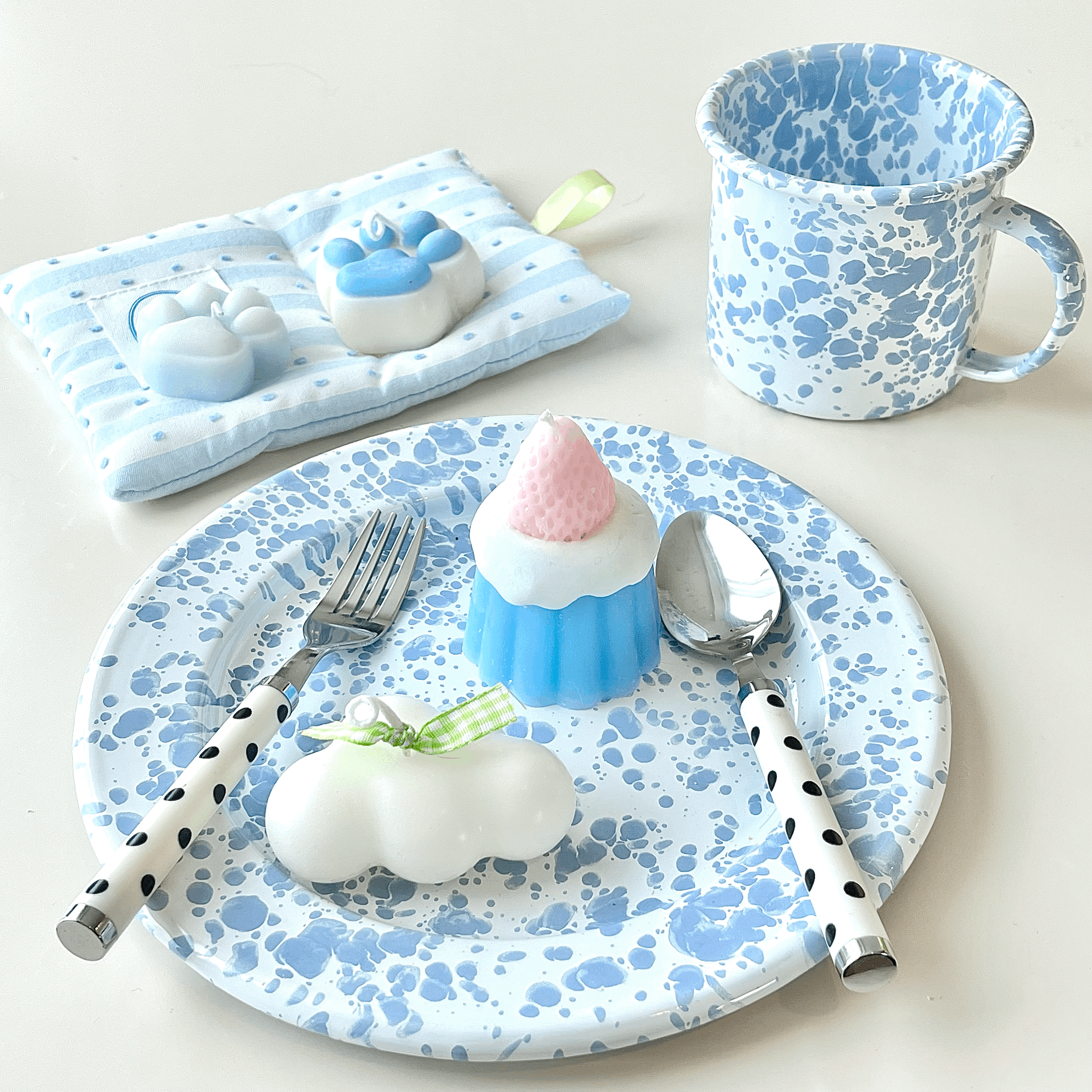 Strawberry Blue Cupcake Candle and Cloud Candle Set-Cozyolo Home Decor & Candle