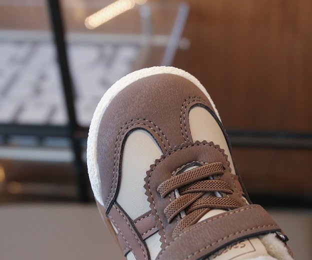 Fashionable and versatile casual shoes for boys and girls