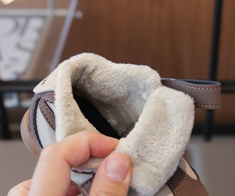 Fashionable and versatile casual shoes for boys and girls