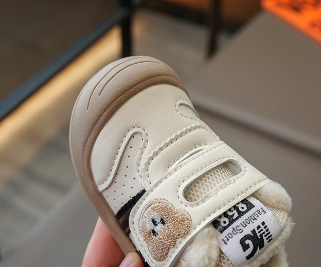 Warm walking shoes for baby boys and girls