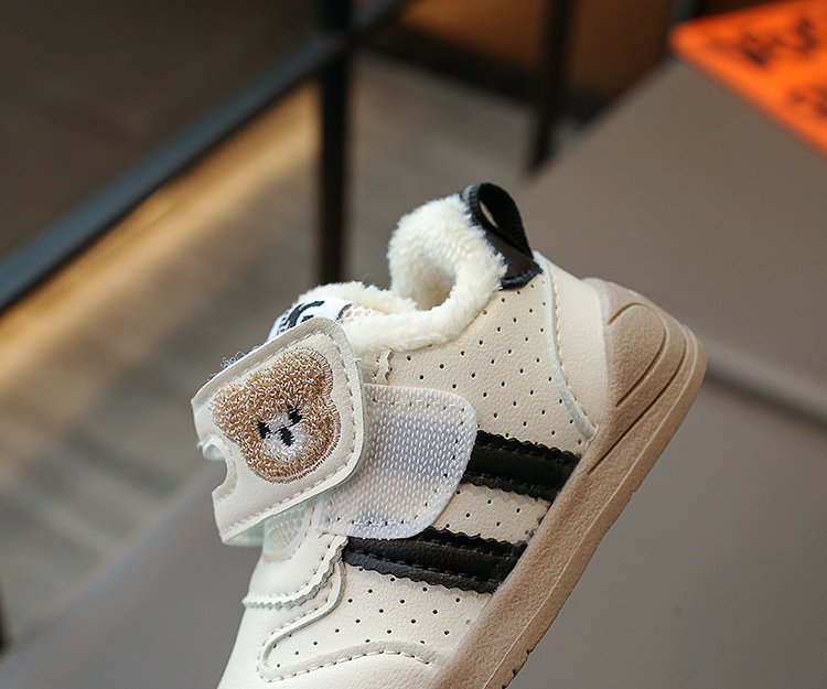 Warm walking shoes for baby boys and girls
