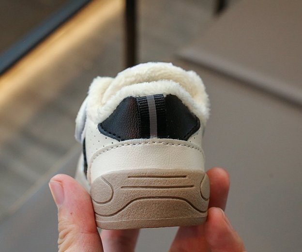 Warm walking shoes for baby boys and girls