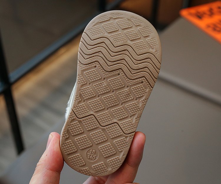 Warm walking shoes for baby boys and girls