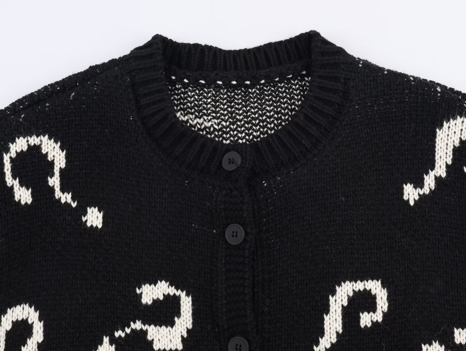  Loose-fit black crewneck knit sweater