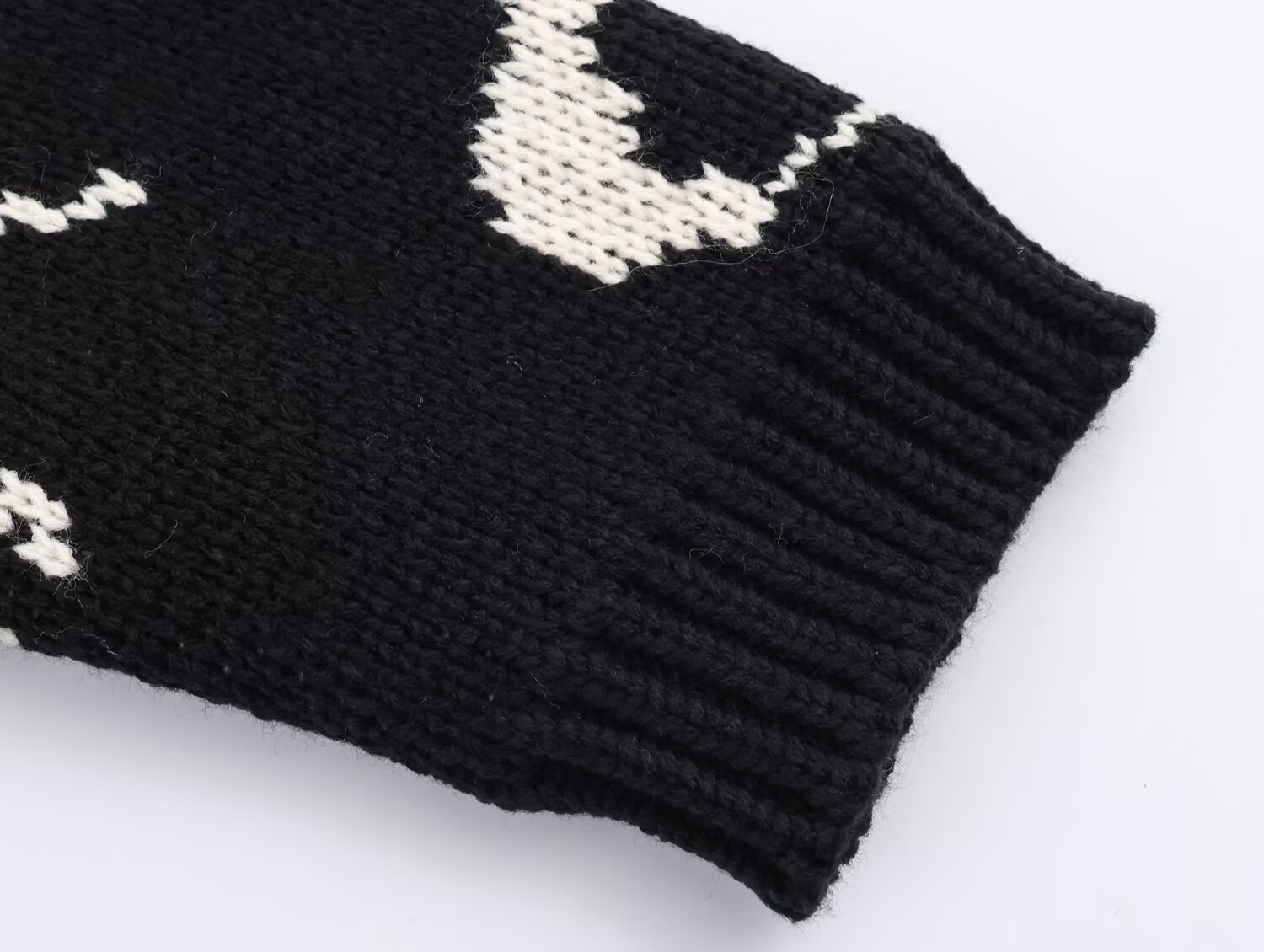  Loose-fit black crewneck knit sweater