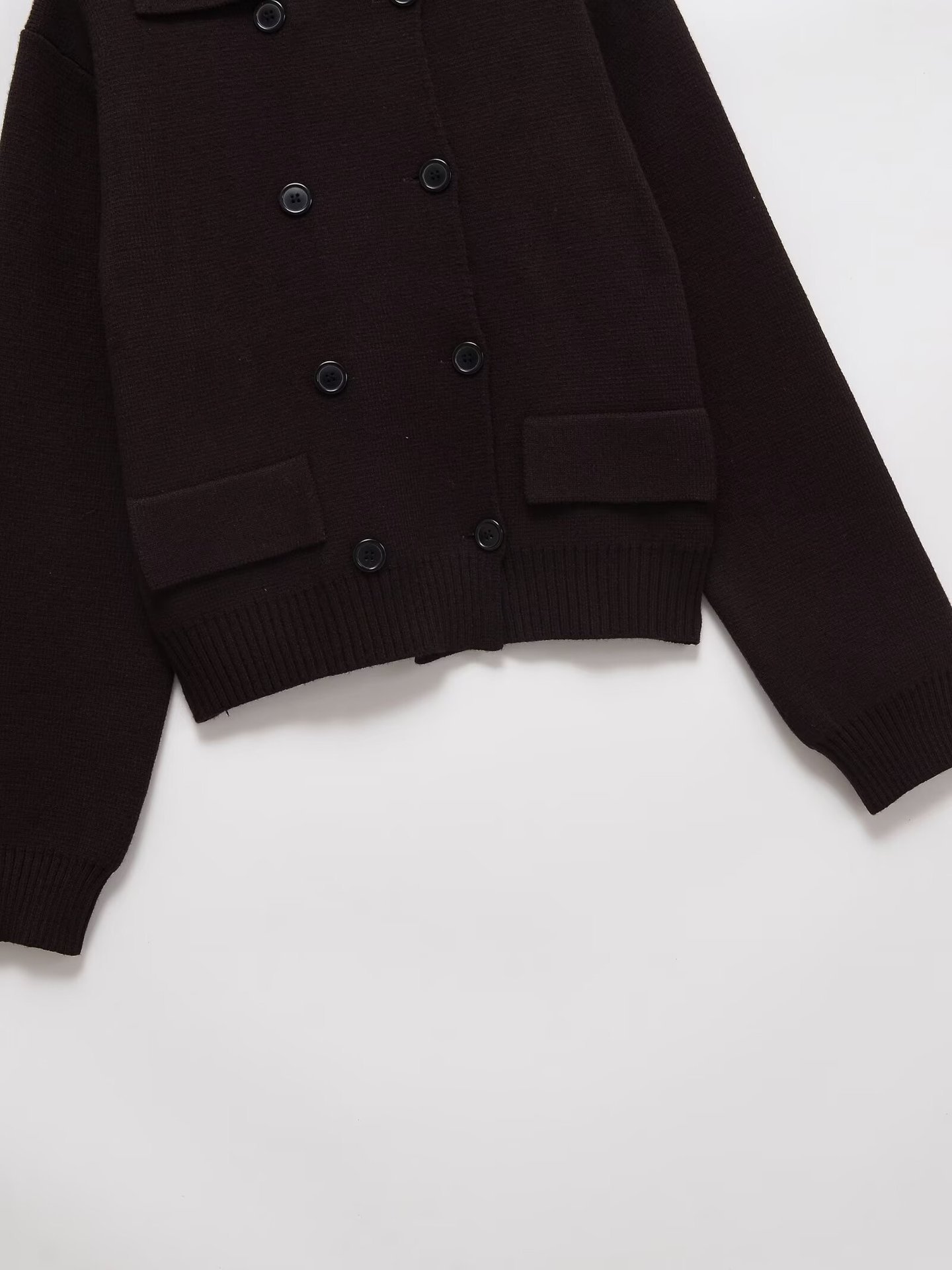 Double-breasted knitted jumper