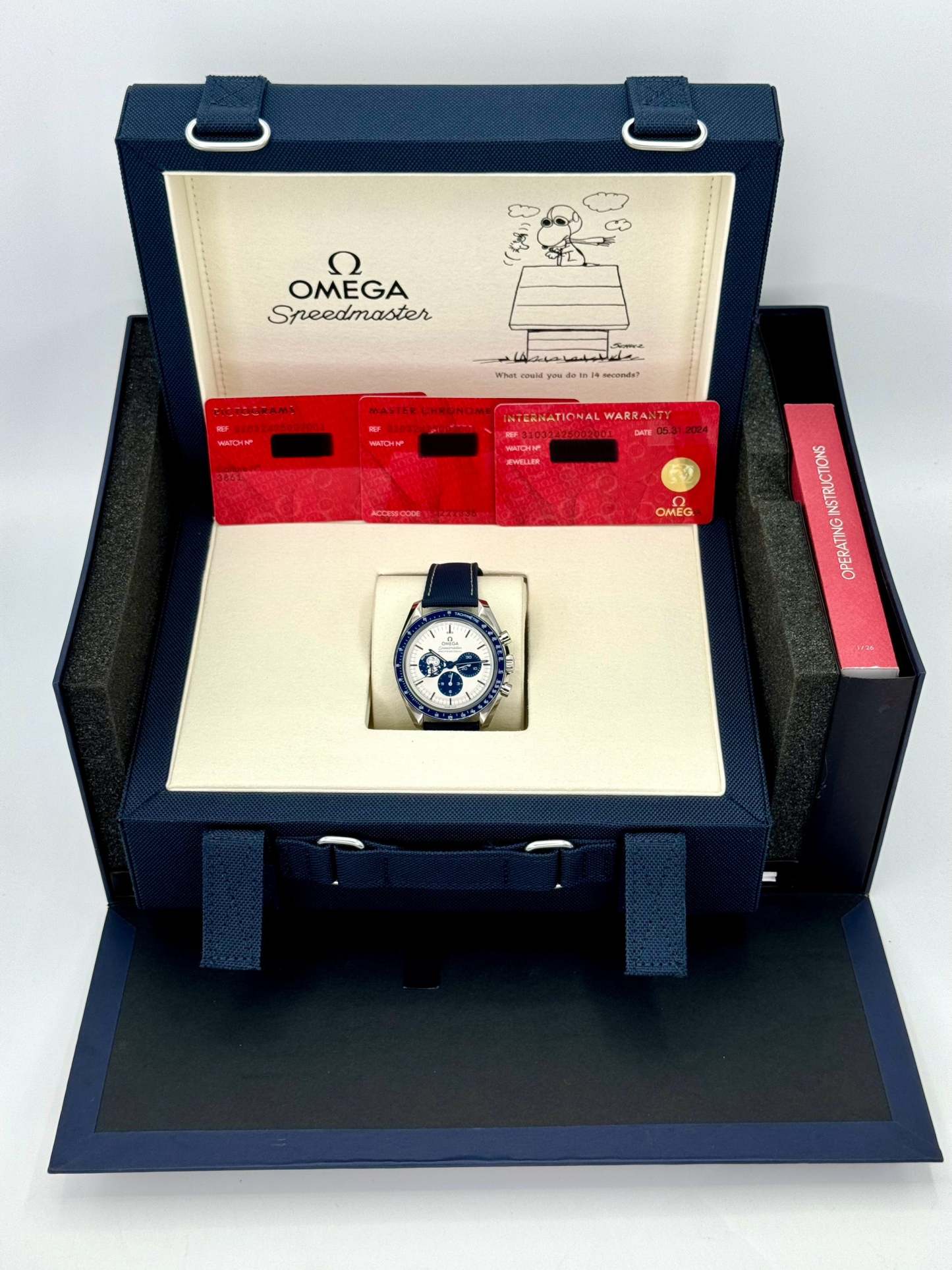 NEW 2024 Omthtega Speedmaster Silver Snoopy Award 310.32.42.50.02.001