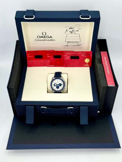 NEW 2024 Omthtega Speedmaster Silver Snoopy Award 310.32.42.50.02.001