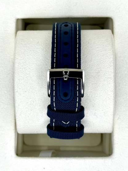 NEW 2024 Omthtega Speedmaster Silver Snoopy Award 310.32.42.50.02.001