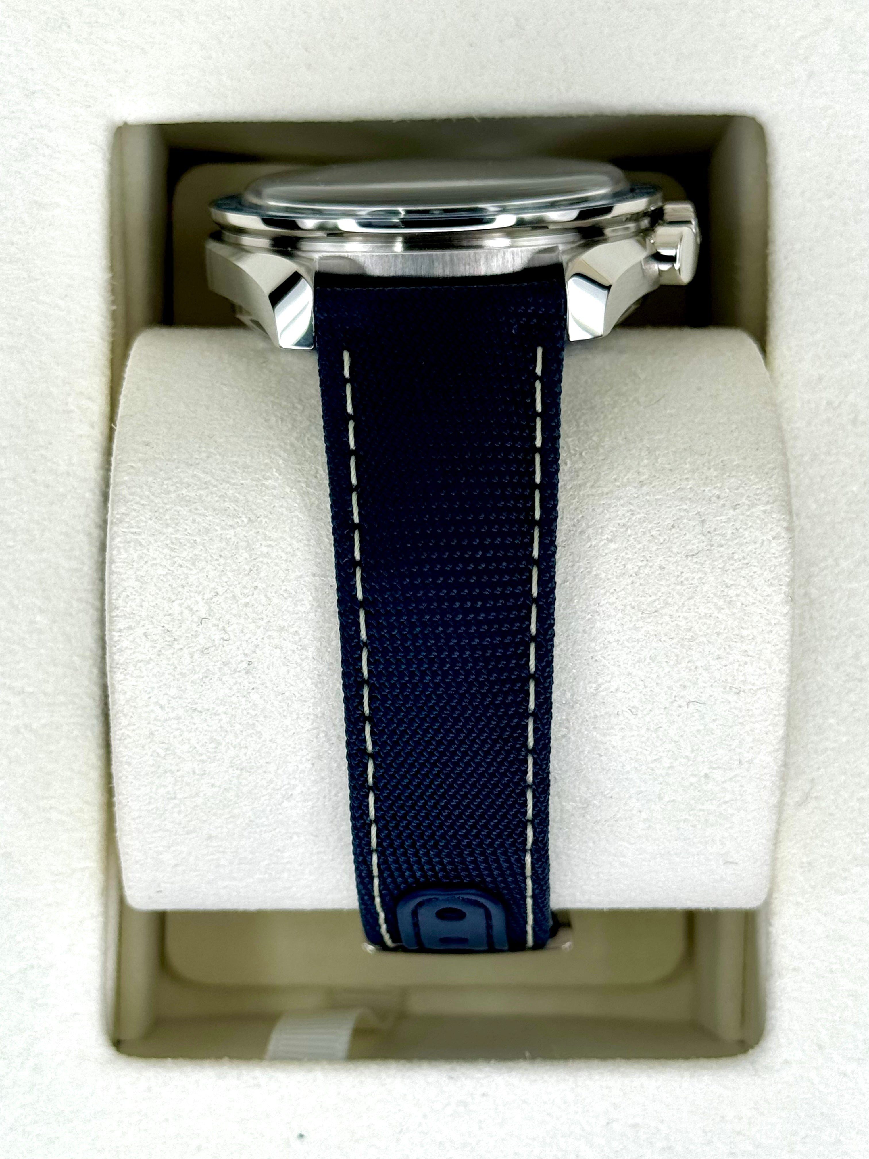 NEW 2024 Omthtega Speedmaster Silver Snoopy Award 310.32.42.50.02.001