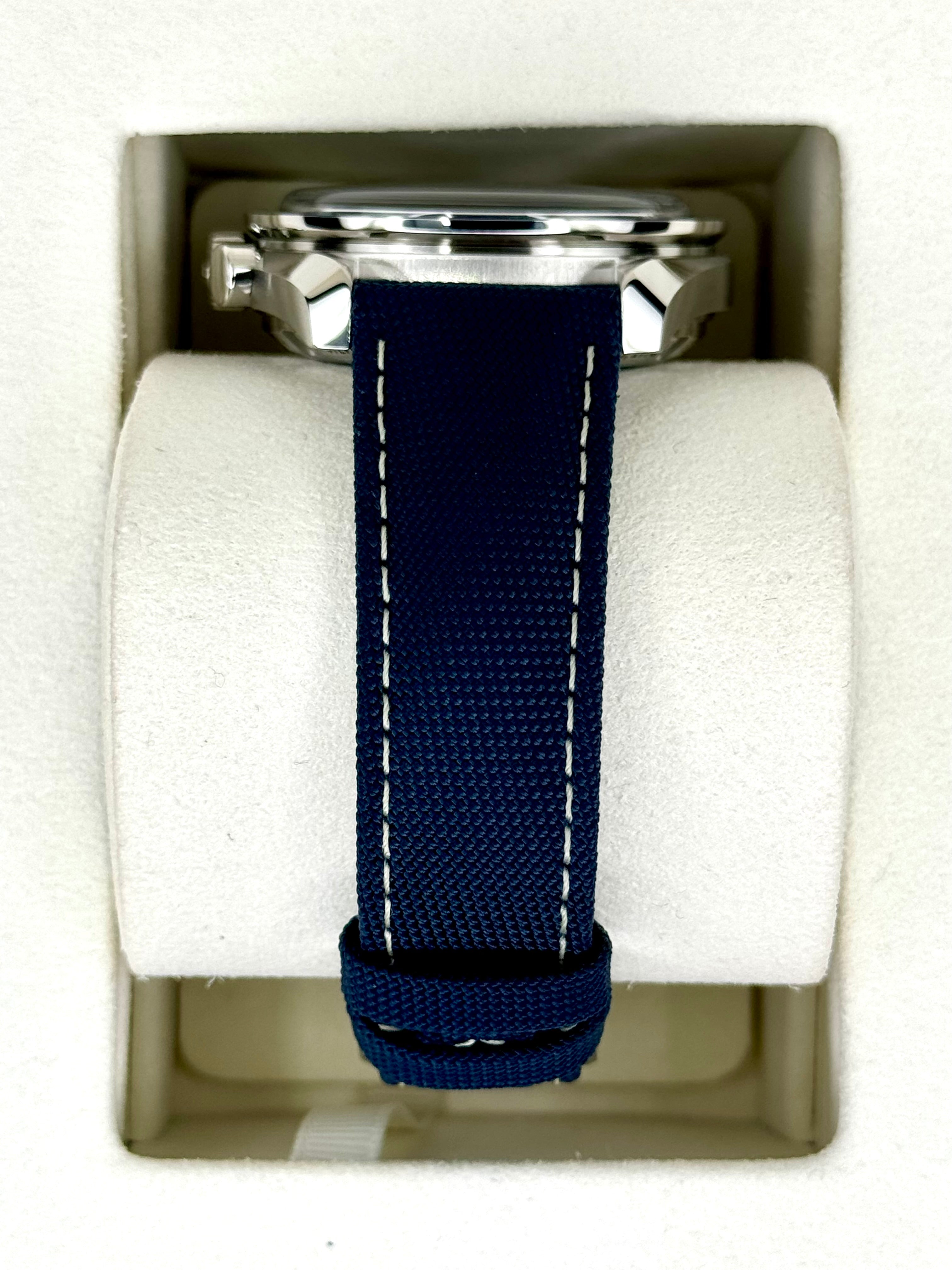 NEW 2024 Omthtega Speedmaster Silver Snoopy Award 310.32.42.50.02.001